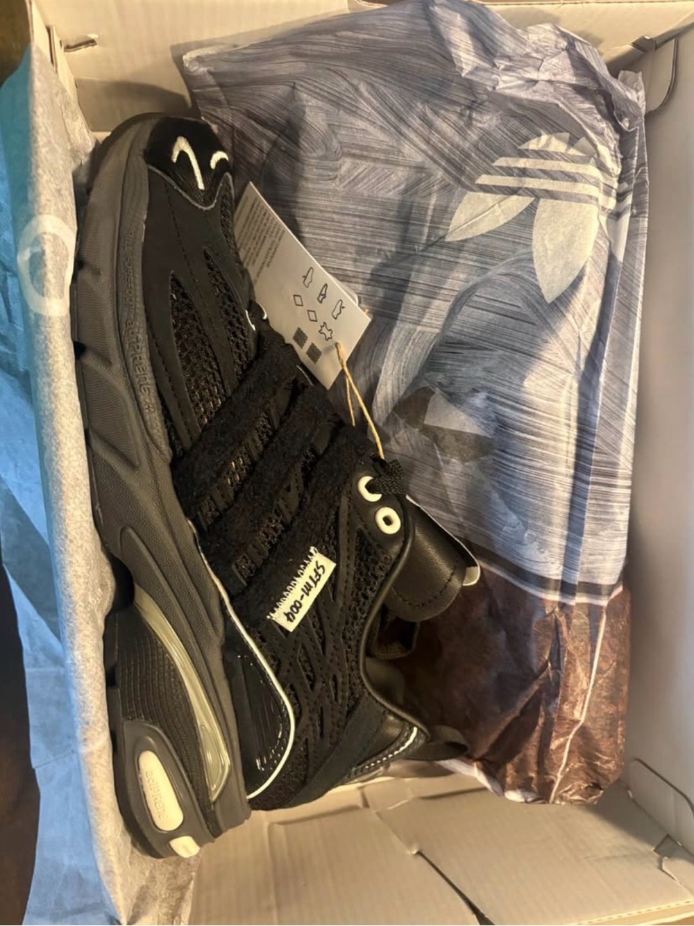 NEW IN BOX! adidas Black S.F.T.M. Adistar Cushion Men's Sneakers - Picture 2 of 4